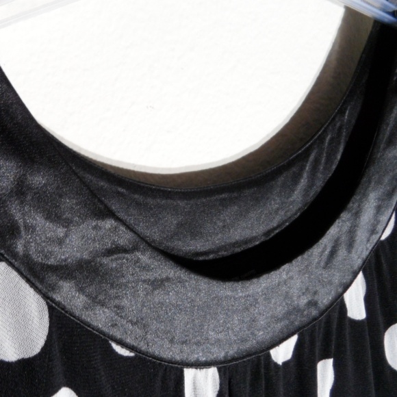 Bold Dot-Print Top M-L (L) - Picture 5 of 8